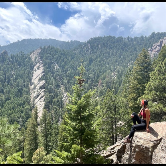 Meet your Posher, Lia - Picture 1 of 2